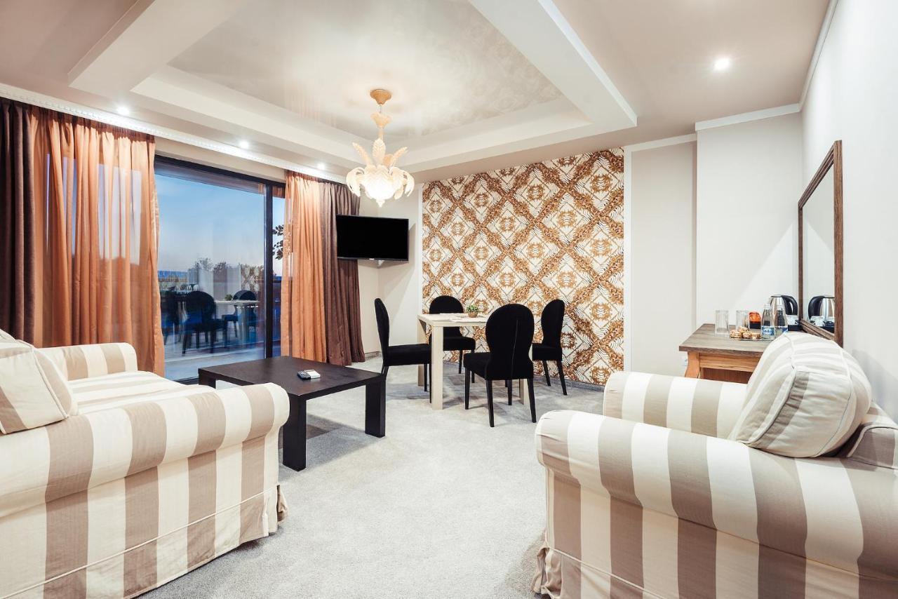 Opu Boutique Hotel Varna Buitenkant foto