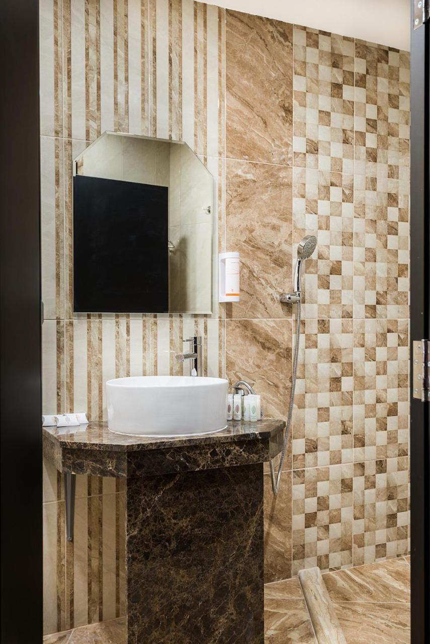Opu Boutique Hotel Varna Buitenkant foto